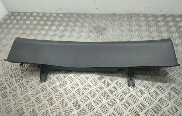 Trunk/boot sill cover protection