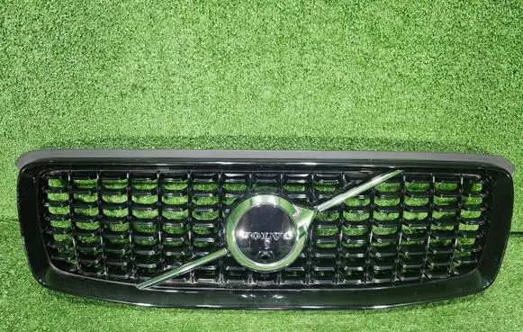 Volvo XC90 Front bumper upper radiator grill 31698387