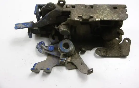 Mercedes-Benz Vito Viano W638 Front door lock 9017200135
