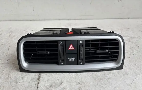 Skoda Fabia Mk2 (5J) Dash center air vent grill 5J0820951 10023450