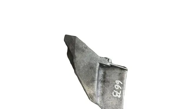 Audi A4 S4 B5 8D Engine mounting bracket 8D0199307L