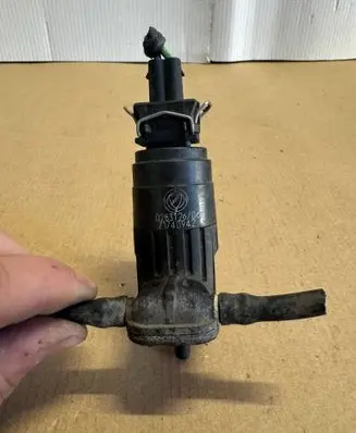 Alfa Romeo 159 Windscreen/windshield washer pump 71740942