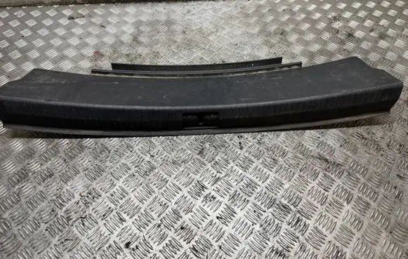 Trunk/boot sill cover protection