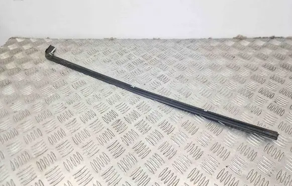 Mercedes-Benz SLC C107 Door glass trim 