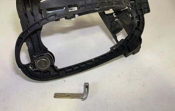 BMW 7 E65 E66 Front door lock (next to the handle) 7191575 7191573