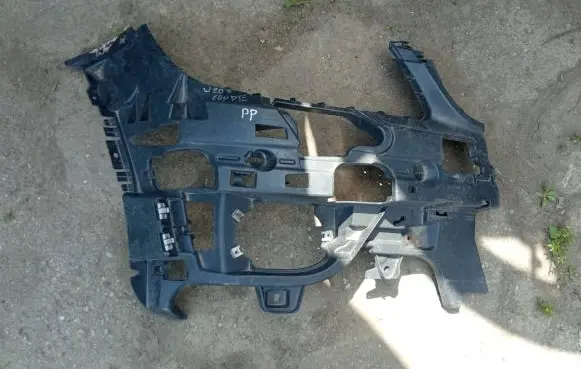 Mercedes-Benz C W203 Front bumper mounting bracket A2038851865 112779981 166000004