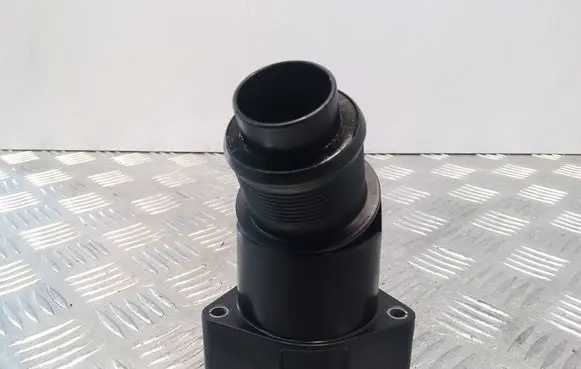Volkswagen PASSAT B8 Intake resonator 04L131111M