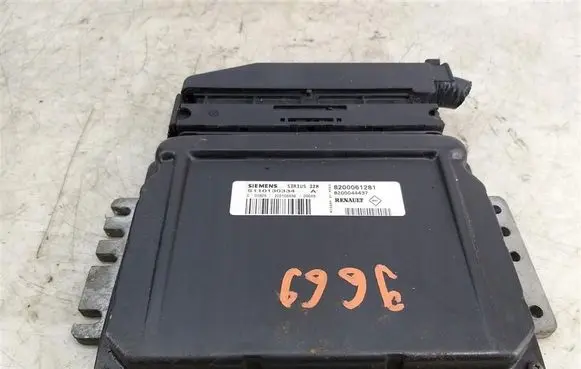 Renault Clio II Engine control unit/module 8200061281