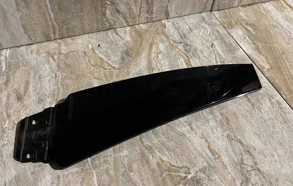 Maserati Ghibli (B) pillar trim (top) 6700247870 16079