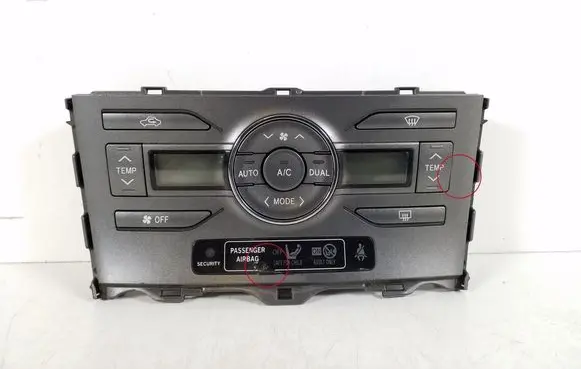 Toyota Auris 150 Air conditioner control unit module 55900-02220