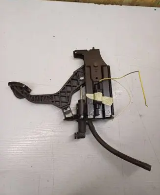 Volkswagen Golf IV Clutch pedal 1J1721321C