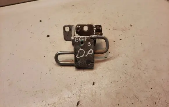 Volkswagen Golf V Front door lower hinge 