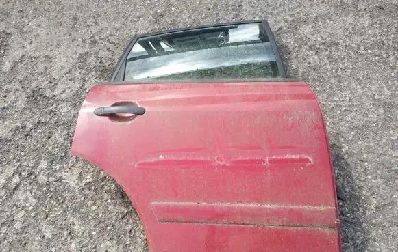 Audi A2 Rear door raudonos