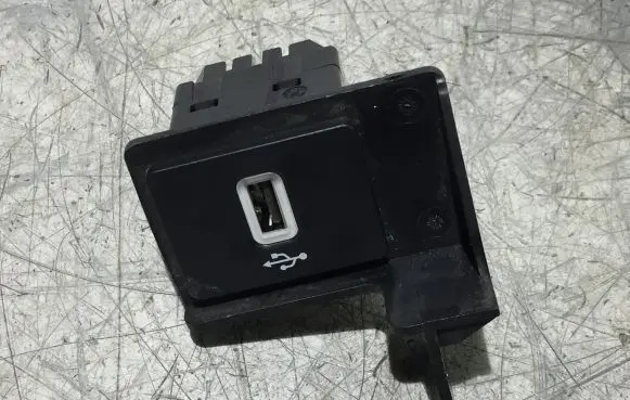 Ford Courier USB socket connector JK2T14F014AB 28819152292 JT7614D210AA35B8