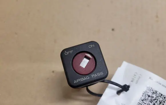 Passenger airbag on/off switch