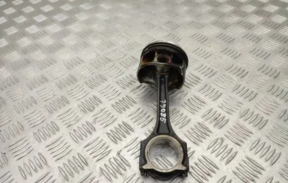 Mercedes-Benz A W176 Piston with connecting rod