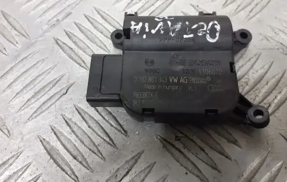 Skoda Octavia Mk2 (1Z) Central body control module 0132801343