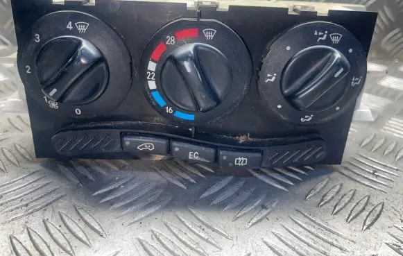 Mercedes-Benz A W168 Climate control unit 1688300485 K110899