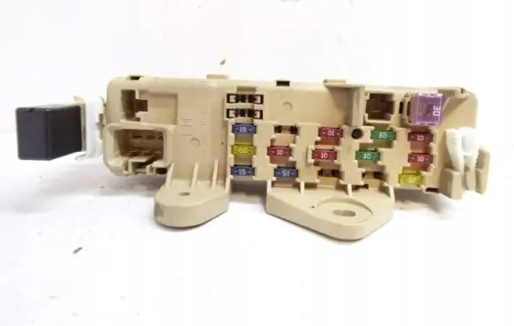 Mazda 323 F Fuse box cover 0J02-00679078
