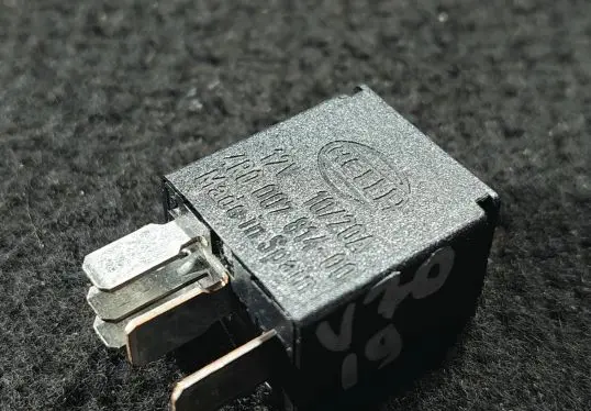 Volvo V70 Other relay 8061060810 107204 2R000781400