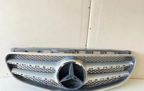 Mercedes-Benz E W212 Front bumper upper radiator grill A2128850822