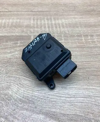 Opel Zafira B Air flap motor/actuator 309372700CE D81129015181