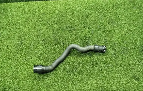 Peugeot 2008 II Engine coolant pipe/hose 9824483480