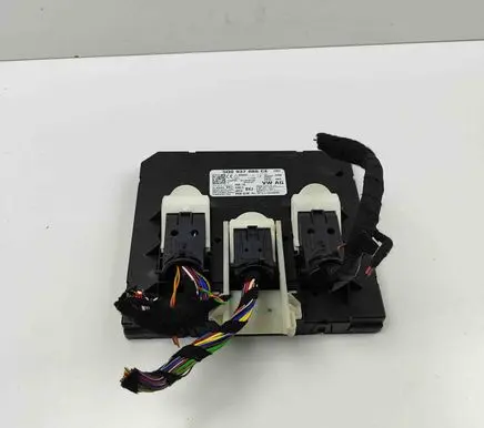 Volkswagen PASSAT B8 Central body control module F005V02784 5Q0937086CE