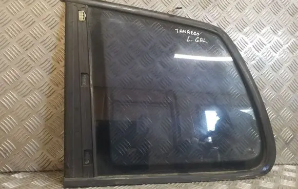 Volkswagen Touran I Rear side window 43R00048
