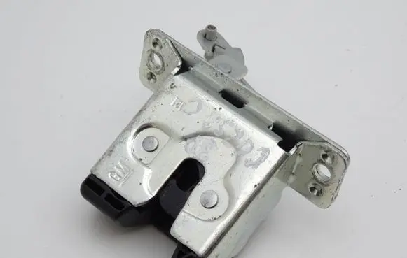 Opel Corsa C Tailgate/trunk/boot lock/catch/latch 90534769