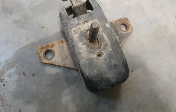 Volkswagen Amarok Engine mount bracket 2H0199256A 2H0199256