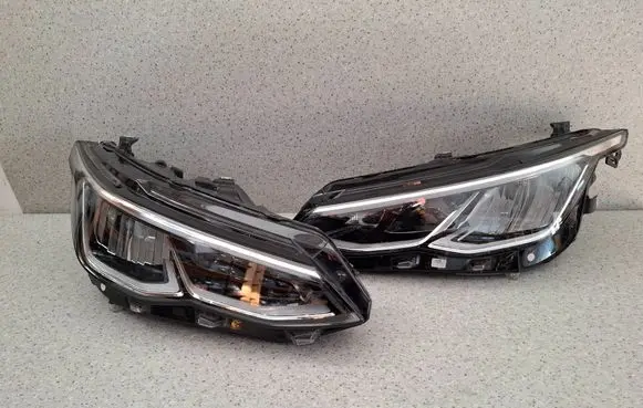 Volkswagen Golf VIII Headlights/headlamps set 5H1941006B 5H1941005C 9001VR4AAX