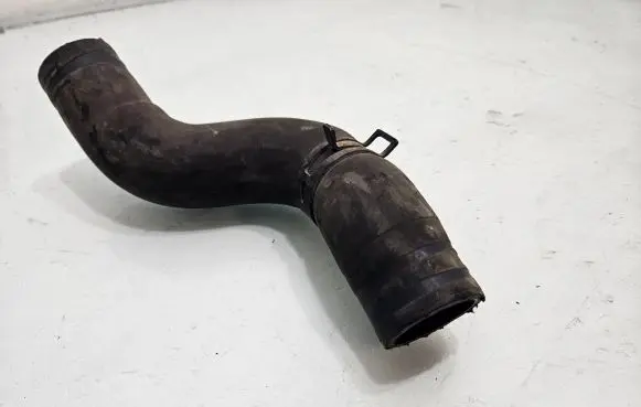 Coolant pipe/hose