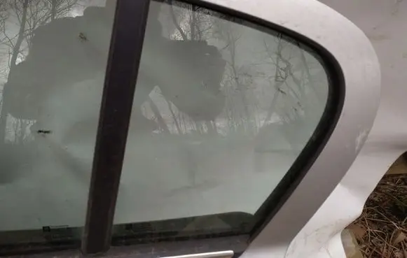 Opel Astra H Rear vent window glass