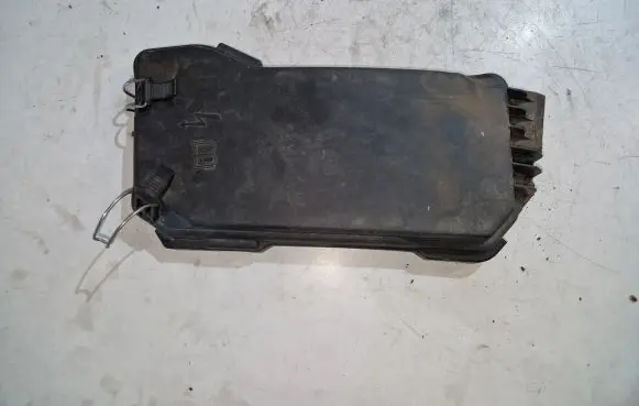 Mercedes-Benz C W204 Fuse box cover A2045400182