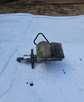 Master brake cylinder