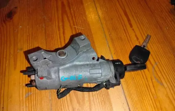 Volkswagen Golf IV Ignition lock 4B0905851C