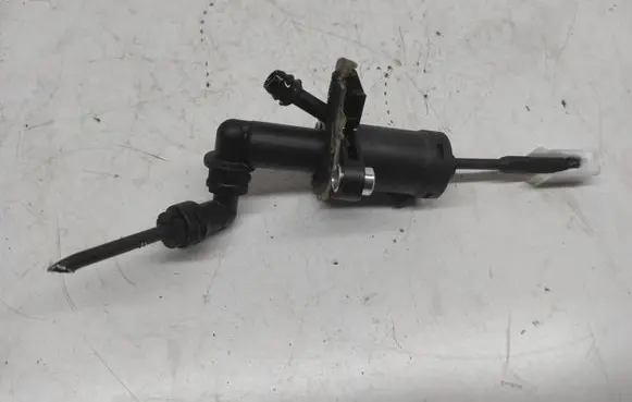 Seat Ibiza IV (6J,6P) Clutch master cylinder 6R0721388E