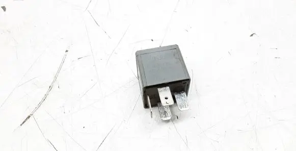 Volkswagen PASSAT B5.5 Other relay 8D0951253A