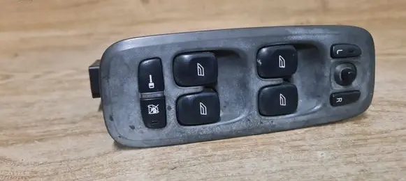Volvo XC70 Electric window control switch 8673185