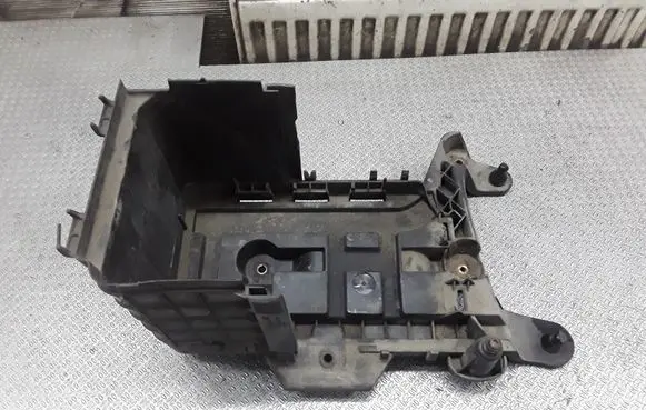 Battery tray