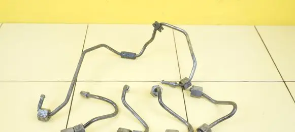 Toyota Avensis T270 Fuel injector supply line/pipe N47C16A