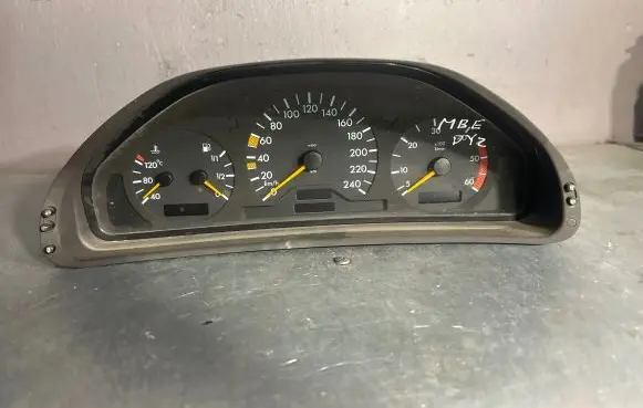Mercedes-Benz E W210 Speedometer (instrument cluster) 2105401448 110008898002