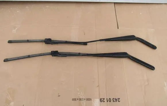BMW X5M E70 Front wiper blade arm 73904329 73604359