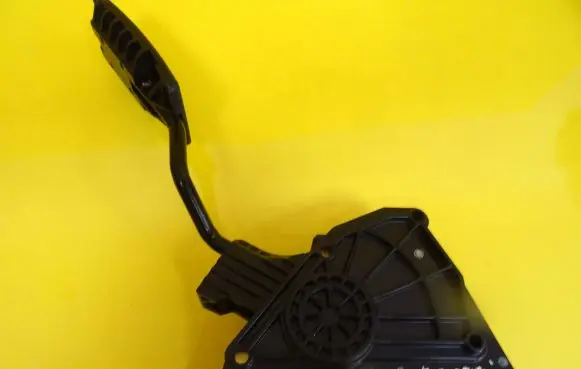 Honda CR-V Accelerator throttle pedal JM14B