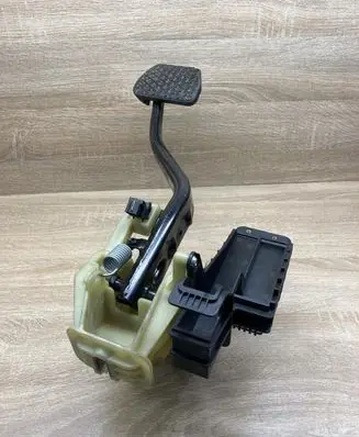 BMW 5 F10 F11 Brake pedal 6782665 0841412
