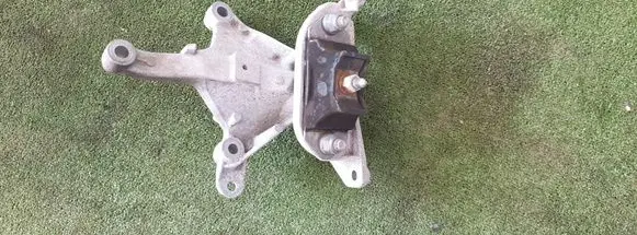 Dacia Sandero Engine mounting bracket 112224729R