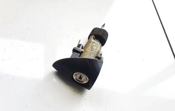 Mercedes-Benz E W211 Front door lock (next to the handle) 