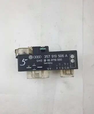Volkswagen PASSAT B4 Coolant fan relay 357919506A 898719000