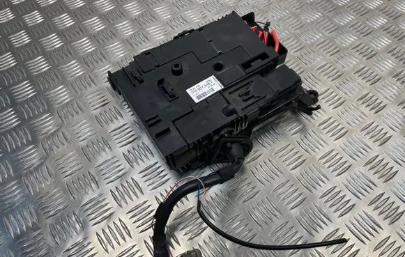 Volkswagen Touareg II Fuse module 7P0937548F